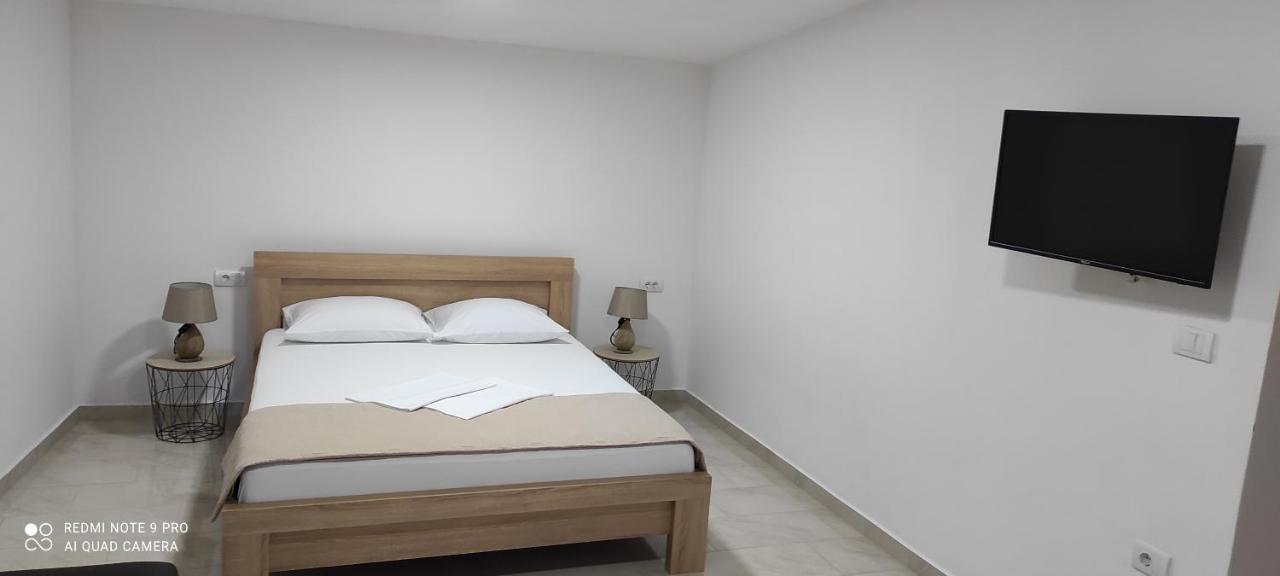 Idealhouse Apartments Ulcinj Bagian luar foto