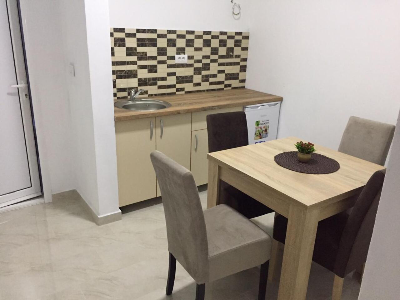 Idealhouse Apartments Ulcinj Bagian luar foto