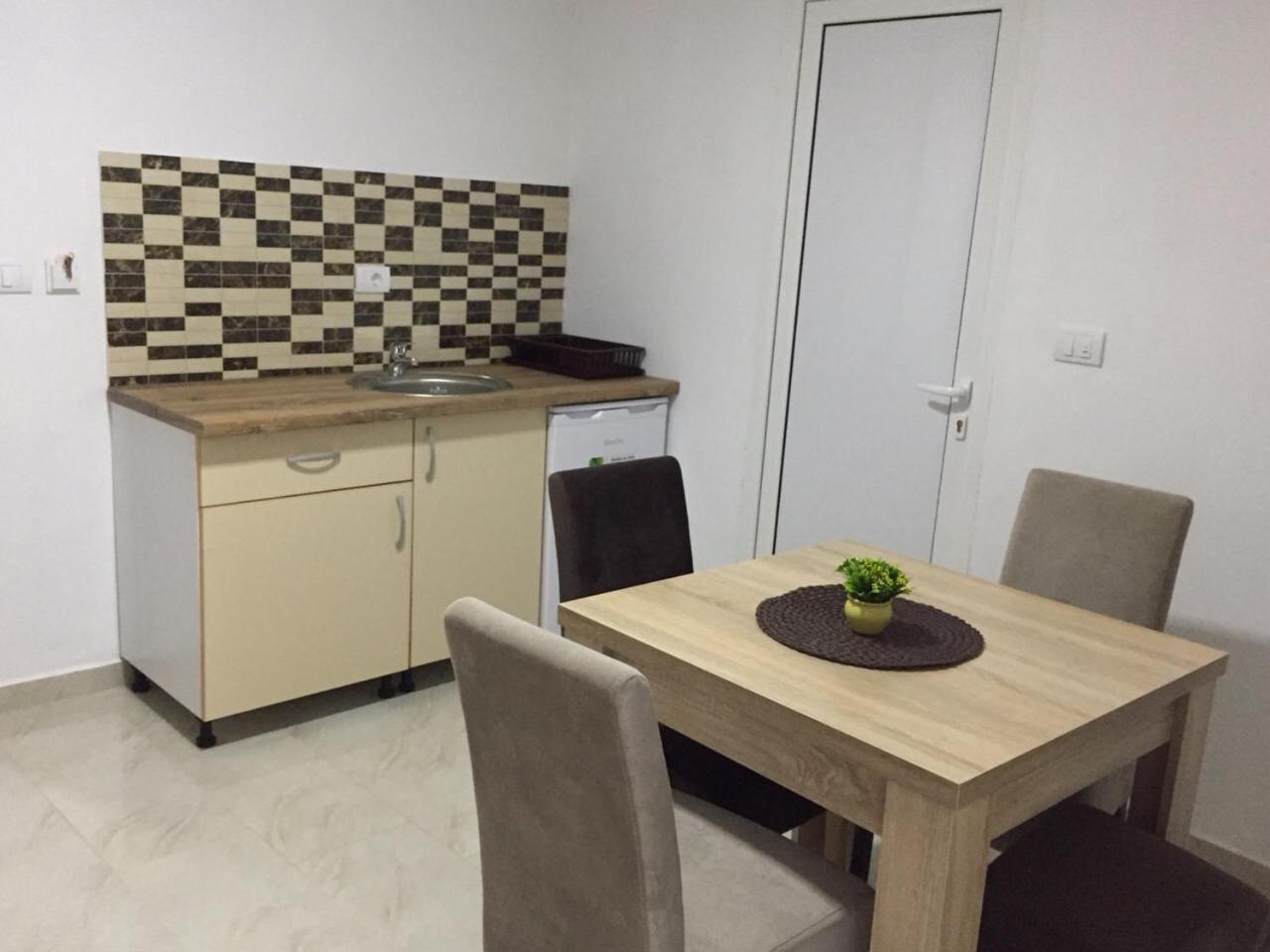 Idealhouse Apartments Ulcinj Bagian luar foto